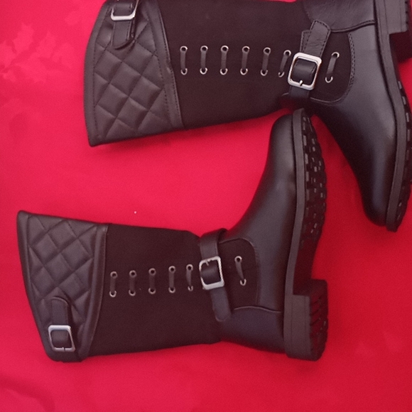 Little girl boot never worn - Picture 3 of 3